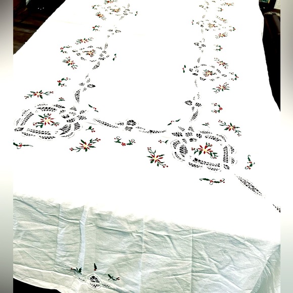 Heirloom Vintage Christmas Battenberg Lace embroidered tablecloth rectangle - Picture 6 of 12